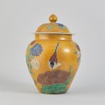 1208 8131 VASE AND COVER